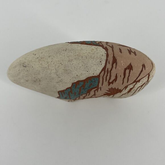 NATIVE AMERICAN HAND-ETCHED/PAINTED BEAR SCULPTURE SIGNED - Picture 12 of 13